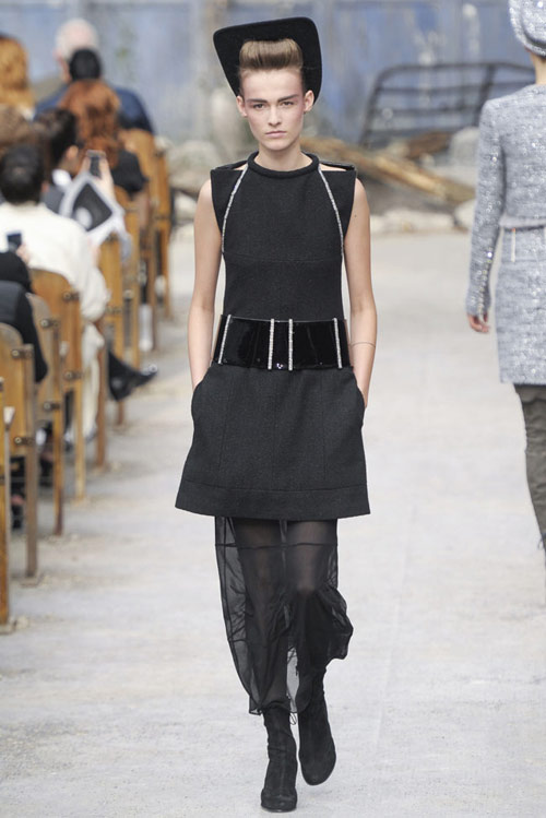 Rihanna liều lĩnh tại show Chanel - 15