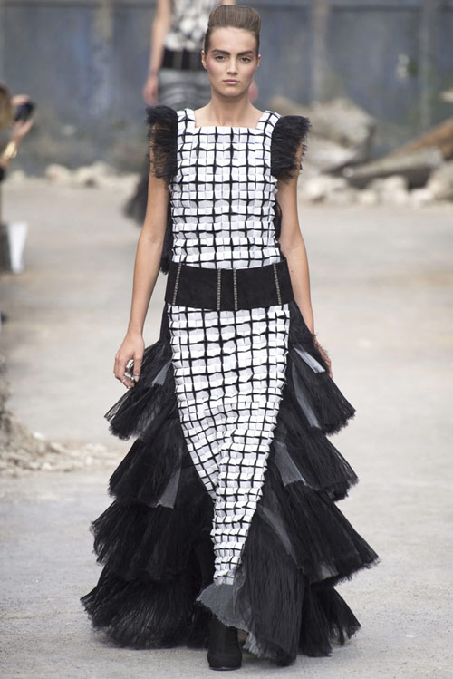 Rihanna liều lĩnh tại show Chanel - 4