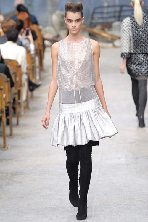 Rihanna liều lĩnh tại show Chanel - 12