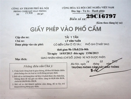 CSGT trần tình vụ “bán” giấy phép vào phố cấm - 2