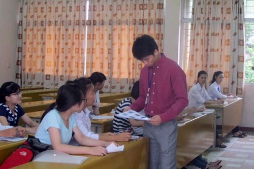 Thí sinh làm thủ tục dự thi ĐH đợt 1 - 7