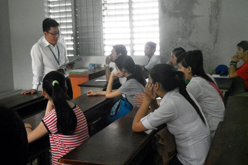Thí sinh làm thủ tục dự thi ĐH đợt 1 - 13
