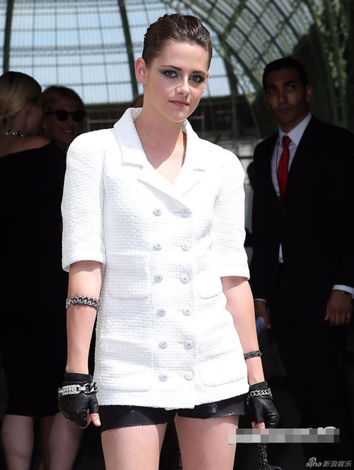 Rihanna liều lĩnh tại show Chanel - 6