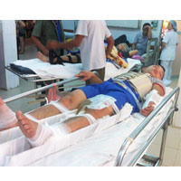 Pháp luật - Nghi án 1 người nhảy từ tầng 3 vì bị ép cung