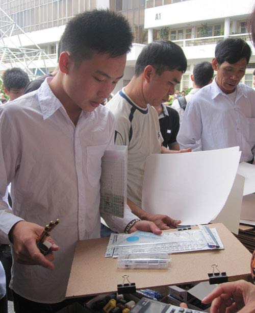 Thí sinh thi vẽ khối V cần mang những gì? - 2