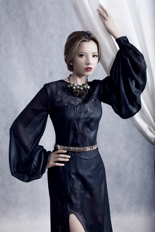 Hồ Mỹ Phương chân dài thẳng tắp - 4