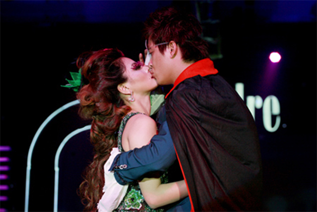 Nụ hôn trên sân khấu của họ từng khiến khán giả phát sốt