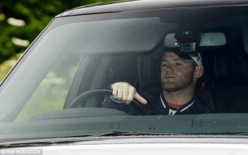 Rooney cưỡi Range Rover gặp David Moyes - 2