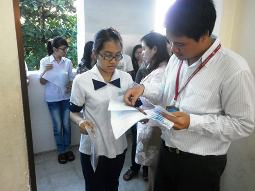 Sáng nay, thí sinh làm bài thi môn Toán - 12