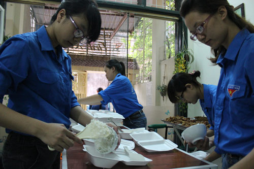 Cơm chay miễn phí cho sĩ tử thi đại học - 7