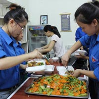 Tin tức trong ngày - Cơm chay miễn phí cho sĩ tử thi đại học