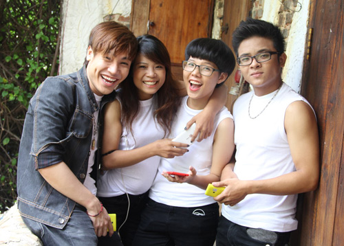 Thí sinh The Voice quậy tưng sau hậu trường - 6