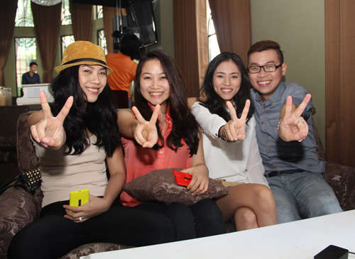 Thí sinh The Voice quậy tưng sau hậu trường - 7