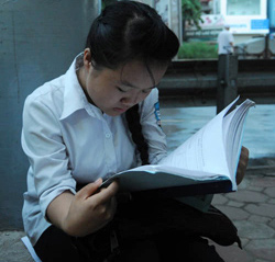 Sáng nay, thí sinh làm bài thi môn Toán - 2