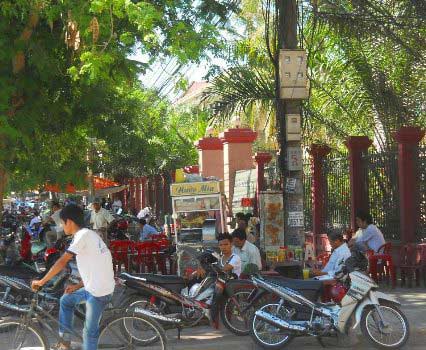 Dịch vụ “ăn theo” náo loạn mùa thi - 2