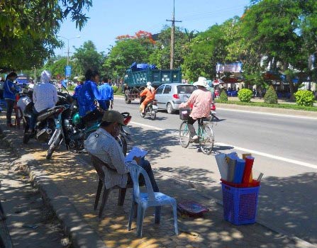 Dịch vụ “ăn theo” náo loạn mùa thi - 3
