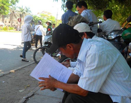 Dịch vụ “ăn theo” náo loạn mùa thi - 4