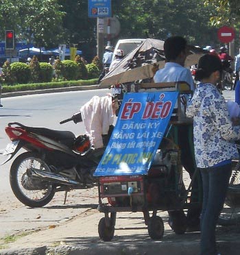 Dịch vụ “ăn theo” náo loạn mùa thi - 5