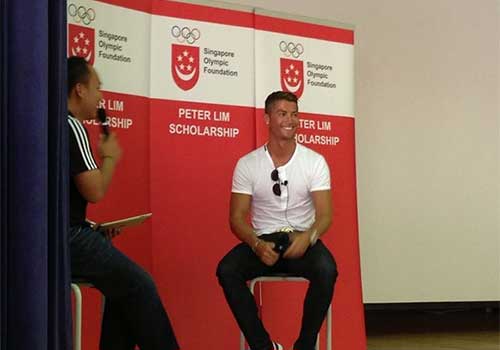 Ronaldo cùng bạn gái du hí Singapore - 3