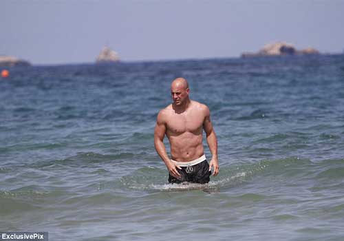 Ronaldo cùng bạn gái du hí Singapore - 7