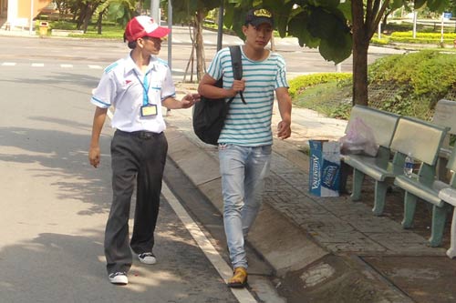 Thí sinh ra sớm "kêu" đề Toán khó - 10