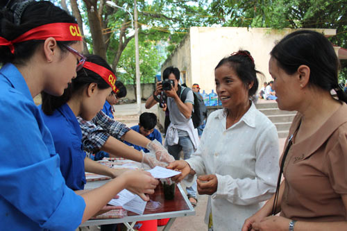 Cơm chay miễn phí cho sĩ tử thi đại học - 11
