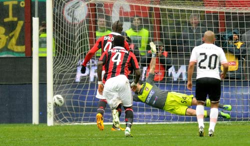 Chờ Balotelli hóa “quái vật” ở Milan - 1