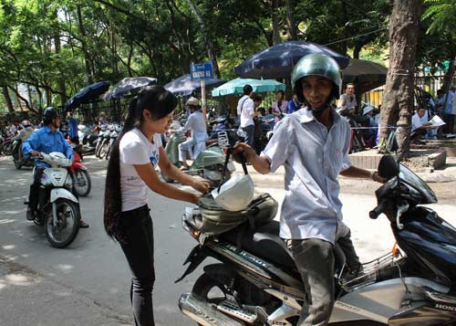 Thí sinh ra sớm "kêu" đề Toán khó - 6