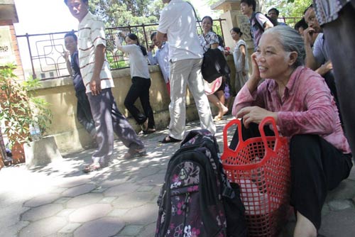 Thí sinh ra sớm "kêu" đề Toán khó - 4