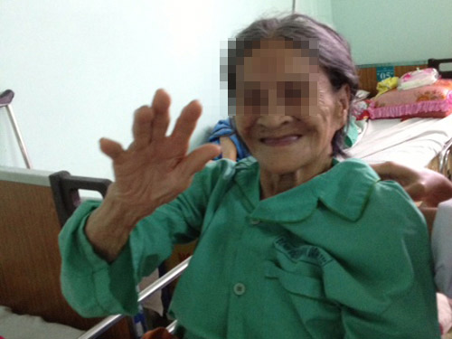 Thay khớp háng cứu cụ bà 95 tuổi - 1