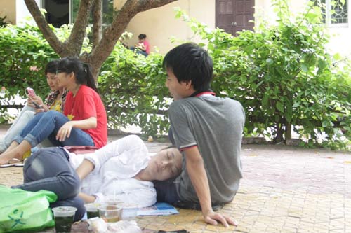 Những giấc ngủ trưa vội vã mùa thi - 3