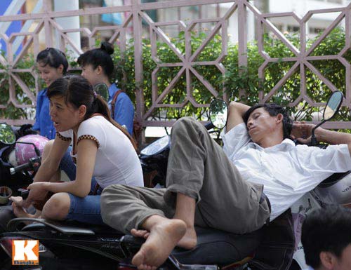 Những giấc ngủ trưa vội vã mùa thi - 13