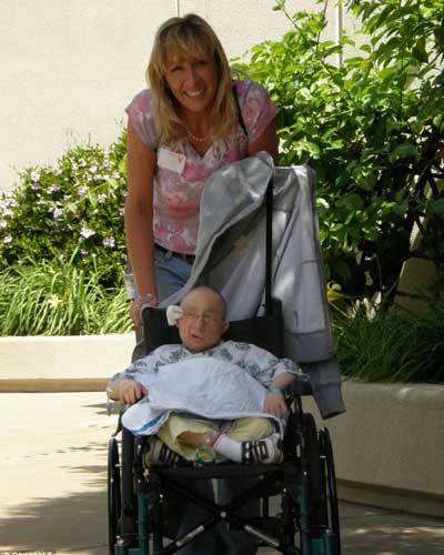 Người lùn nguyên thủy đầu tiên sống qua tuổi 20 - 4