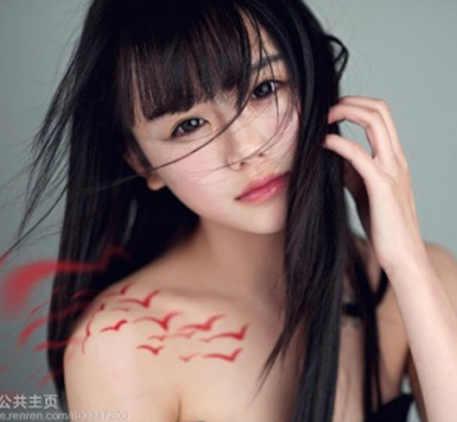 Tuy nhiên, một số trang mạng nổi tiếng của Trung Quốc đã công khai loạt ảnh đời thường của Lori trước đây.