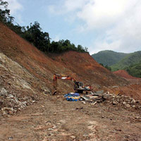 Tin tức trong ngày - Chi 64 tỉ đồng làm đường cho 10 hộ dân!