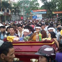 Tin tức trong ngày - Vụ "quan tài diễu phố": Khiếu nại lên Bộ CA