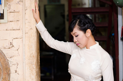 Mỹ Linh ngượng ngùng bên Hồng Nhung - 18