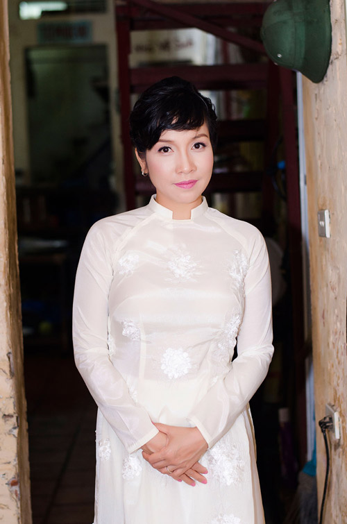 Mỹ Linh ngượng ngùng bên Hồng Nhung - 19