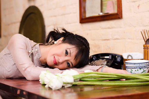 Mỹ Linh ngượng ngùng bên Hồng Nhung - 4