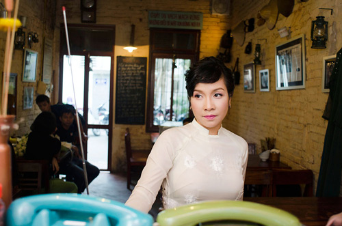 Mỹ Linh ngượng ngùng bên Hồng Nhung - 14