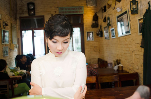 Mỹ Linh ngượng ngùng bên Hồng Nhung - 15