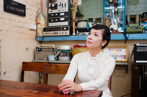 Mỹ Linh ngượng ngùng bên Hồng Nhung - 17