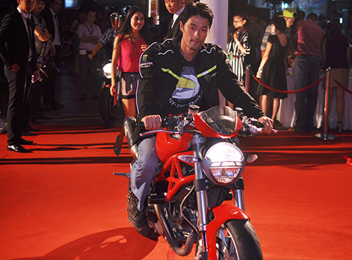 "Cặp đôi" Trí Nguyễn gây chú ý bên motor khủng - 2