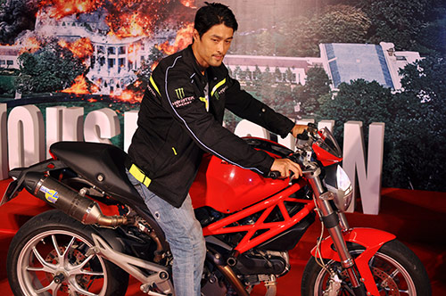 "Cặp đôi" Trí Nguyễn gây chú ý bên motor khủng - 3