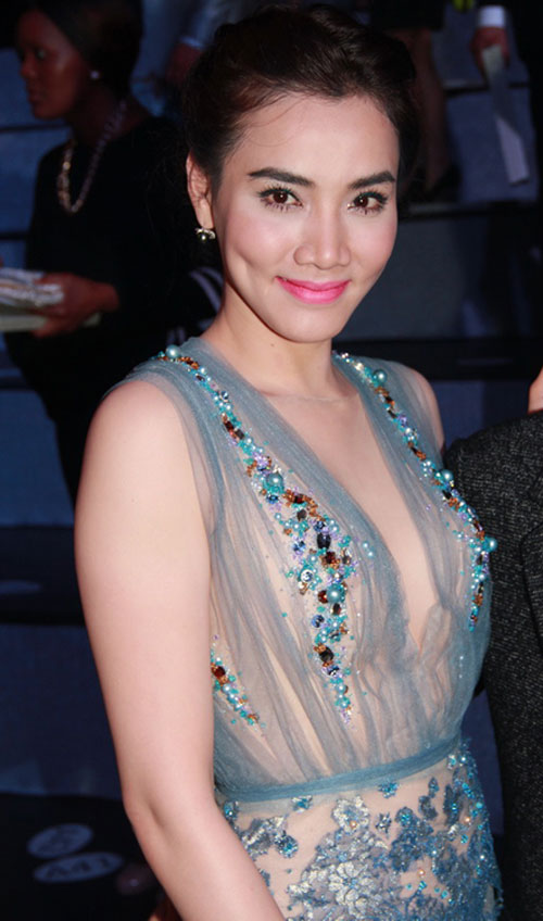 Người đẹp thích gợi tò mò bằng pha lê - 4