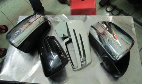 Truy bắt 2 "con nghiện" chuyên bẻ kính ôtô - 2