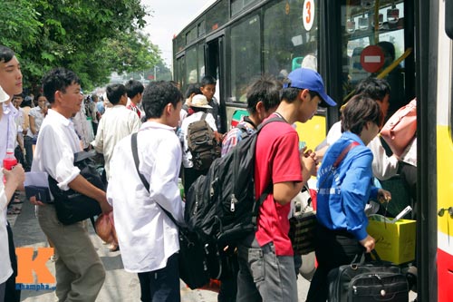 Sĩ tử đội nắng về quê, Hà Nội ùn tắc - 14