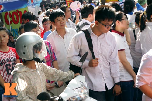 Sĩ tử đội nắng về quê, Hà Nội ùn tắc - 2