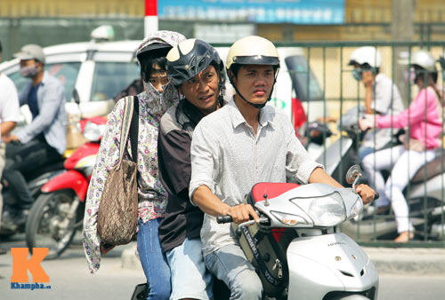 Sĩ tử đội nắng về quê, Hà Nội ùn tắc - 6