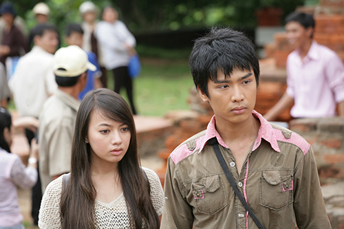 Bé Xuân Nghi bất ngờ về nước đóng phim - 3